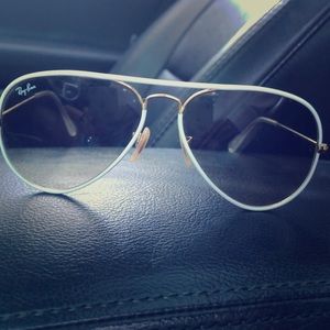 Used white ray ban aviators with ray ban case